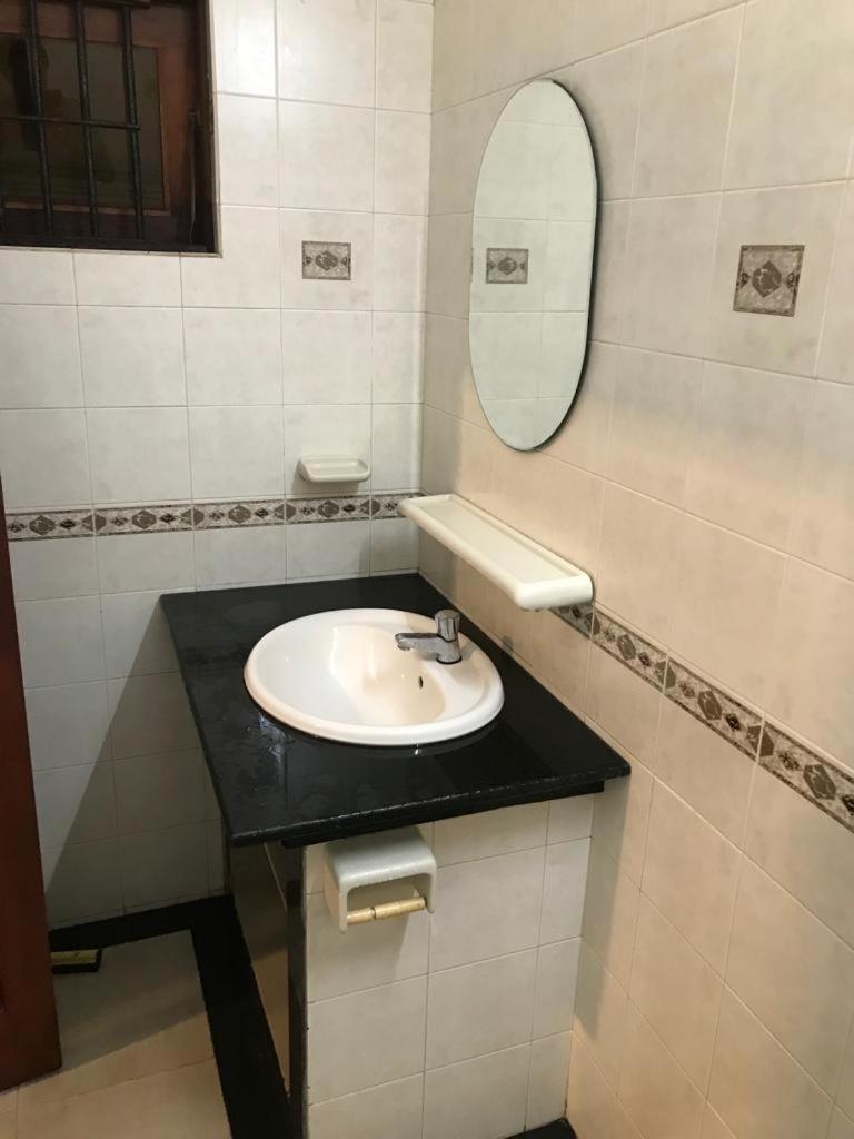 Ice Berg Apartment Dehiwala-Mount Lavinia Room photo