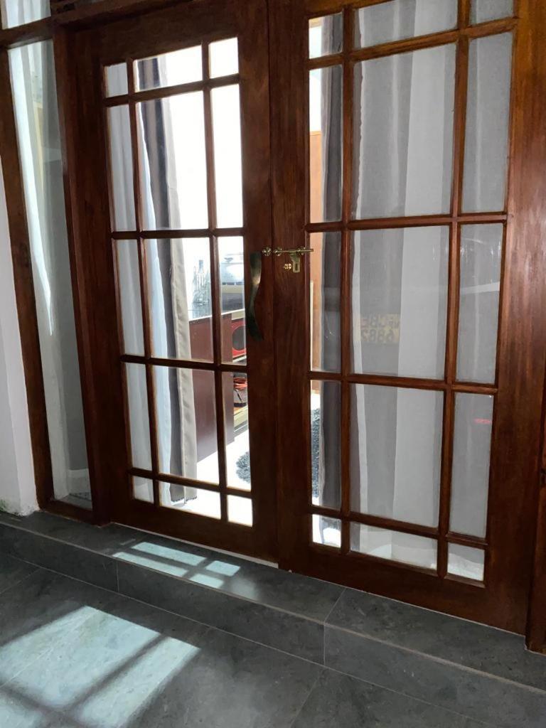 Ice Berg Apartment Dehiwala-Mount Lavinia Room photo