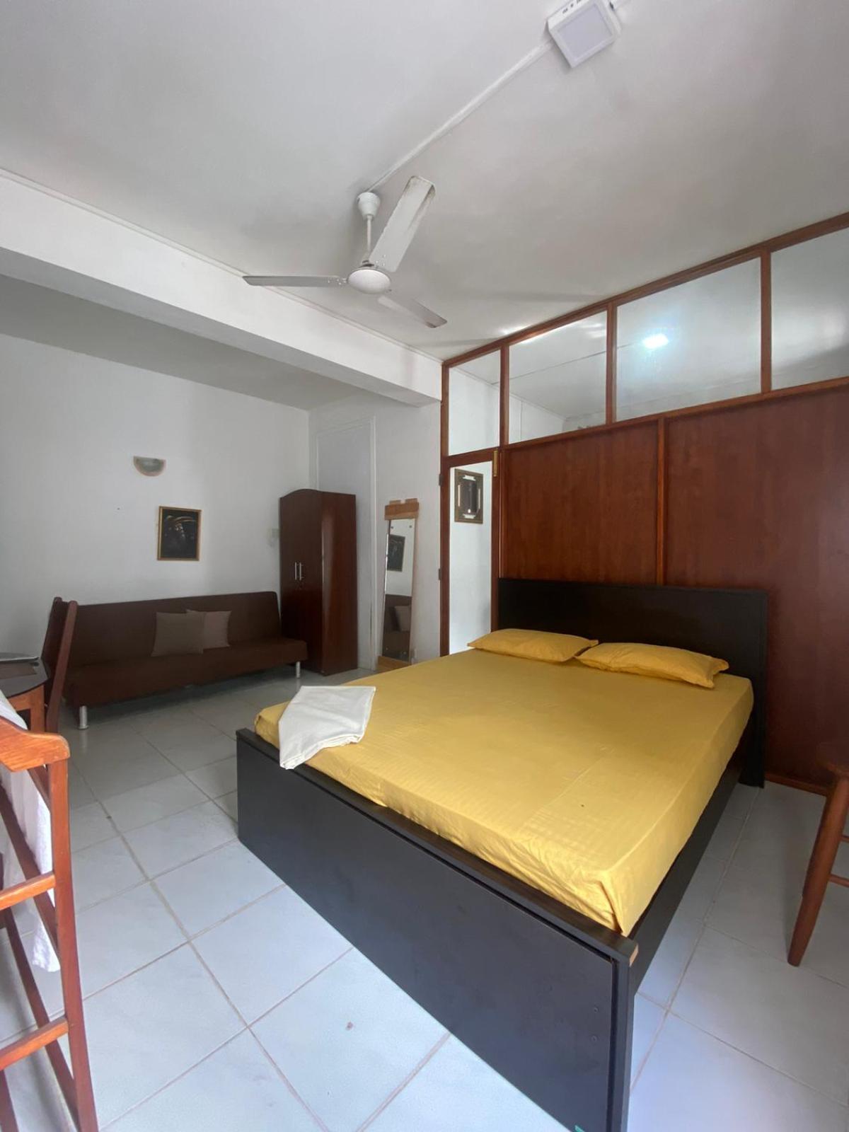 Ice Berg Apartment Dehiwala-Mount Lavinia Room photo