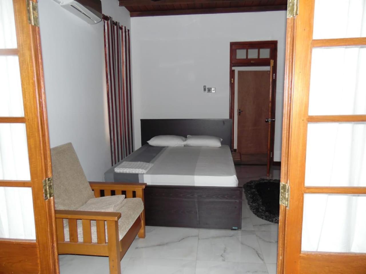 Ice Berg Apartment Dehiwala-Mount Lavinia Exterior photo
