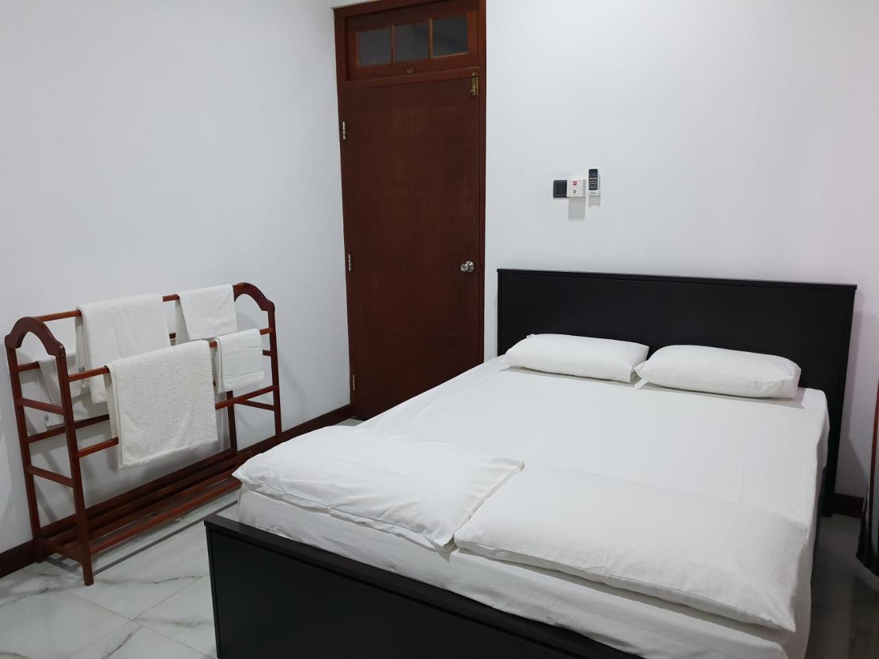Ice Berg Apartment Dehiwala-Mount Lavinia Exterior photo