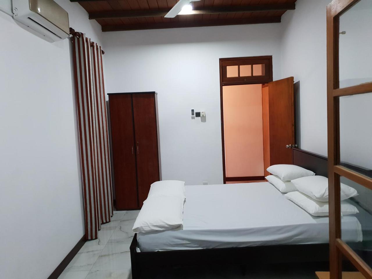 Ice Berg Apartment Dehiwala-Mount Lavinia Exterior photo