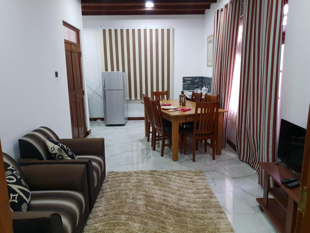 Ice Berg Apartment Dehiwala-Mount Lavinia Exterior photo