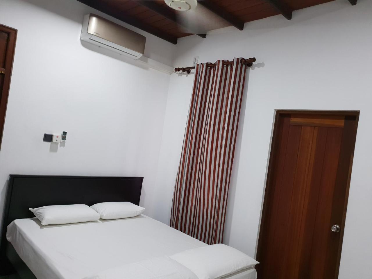 Ice Berg Apartment Dehiwala-Mount Lavinia Exterior photo