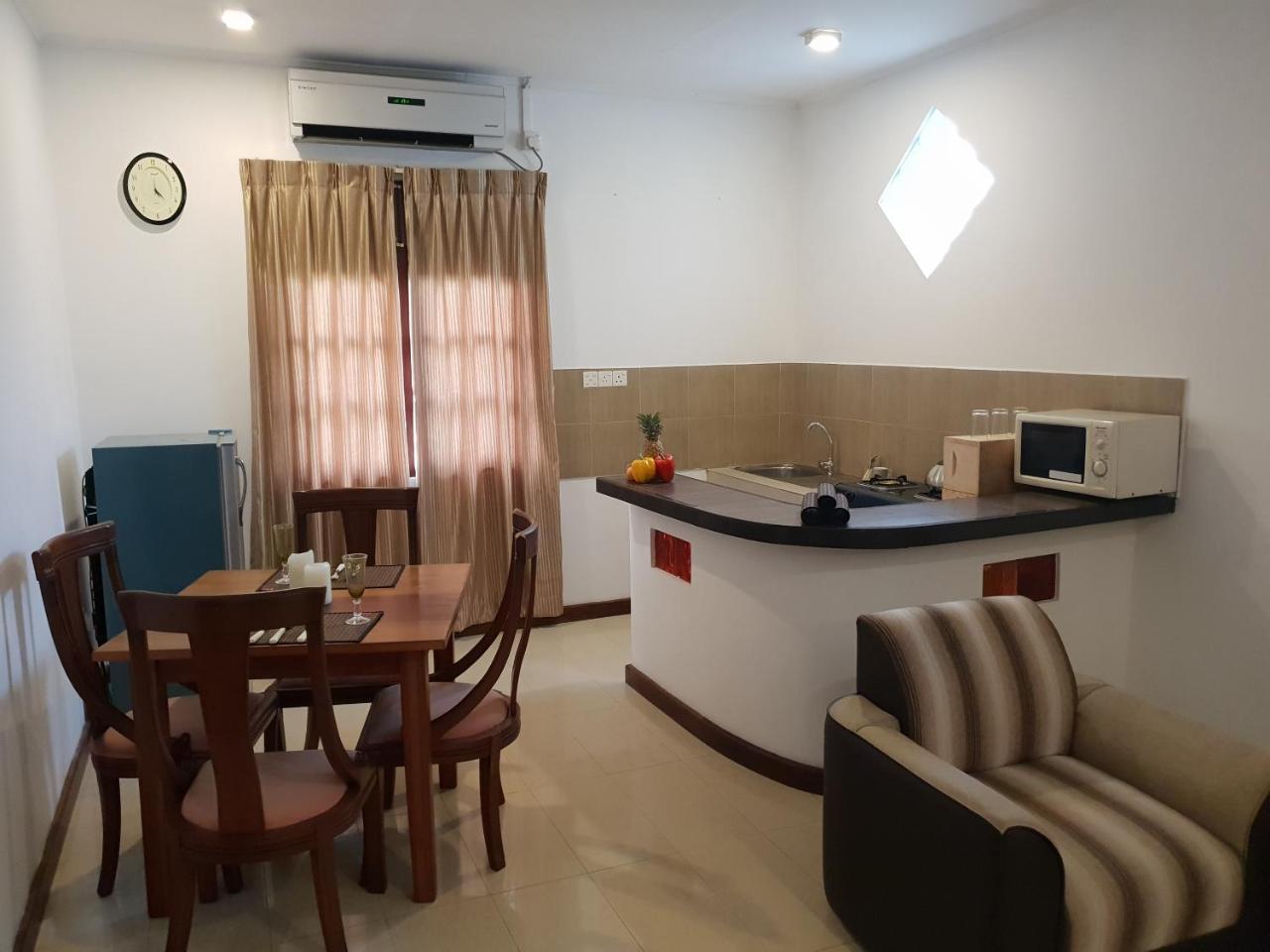 Ice Berg Apartment Dehiwala-Mount Lavinia Exterior photo